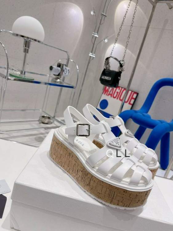 Picture of Prada Shoes _SKUPradasz35-40LL011719256
